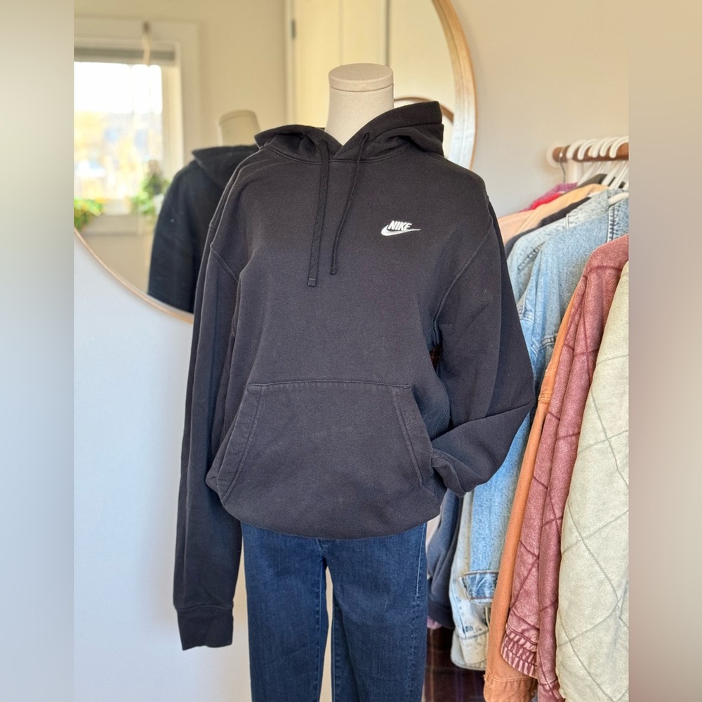 Nike Embroidered single swoop hoodie (M)